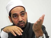 فتوى أثارت الجدل والدهشة صدرت عن شيخ الأزهر الدكتور سالم عبد الجليل تحرم العلاقة بين المرأة والرجل على "فايسبوك" وتعتبرها درجة من درجات الزنا. 