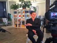 شاكر خزعل مؤلف فلسطيني كندي ولد في لبنان عام 1987 شاكر كاتب فلسطيني ناشط في شبكات التواصل الاجتماعي عن حقوق اللاجئين ونشاطات الإغاثة العامة. ولد لأب فلسطيني هو المخرج محمود خزعل وقد ورد اسمه في لائحة أهم 250 شخصية شرق أوسطية .