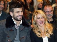 شاكيرا / جيرارد بيكيه: المغنية شاكيرا  ولاعب كرة القدم الإسباني بيكيه بفارق (10 سنوات)
