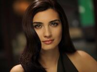 توبا بيوكستون (34 عاما)استطاعت الممثلة الحسناء اثبات شخصيتها في جميع الادوار التي قامت بها في المسلسلات منها  لميس في "سنوات الضياع" و"بائعة الورد". وقامت  منظمة اليونسيف باخيار  بيوكستون كـ"سفيرة للنوايا الحسنة لحقوق الأطفال" بالاضافة لكونها ام لطفلتين.