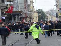 "إسطنبول مجدداً"  قُتل 5 أشخاص وأُصيب 36 آخرون في تفجير انتحاري استهدف، في 19 مارس/آذار 2016، شارع “الاستقلال” وسط مدينة إسطنبول التركية بعد ساعات من تحذيرات أميركية وألمانية لرعاياهما من هجوم محتمل.