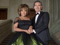 تينا تيرتر / إروين باخ: المغنية الأميركية تينا بقيت مع الموسيقي الألماني إروين منذ 30 عامًا، بفارق (16 عاما)
