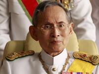 الملك "بوميبول أدولياديج":
رحل ملك تايلند في 13 أكتوبر/تشرين الأول، والذي جلس على عرشه قرابة 70 عامًا، والذي يعتبر عنصر استقرار البلاد.