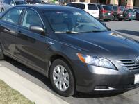 السعودية: تويوتا (كامري) على الرغم من أن أهل السعودية لا يعانون من ارتفاع أسعار البنزين فهي أحدى الدول الكبرى المصدرة له، إلا أن شعبية الـ”كامري” هي الطاغية ومنتشرة بأعداد كبيرة، وكذلك فإن تصليحها وقطع غيارها ليست مرتفعة مما تزيد من رغبة الناس لاقتنائها.