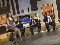 واجهت الفنانة الشابة ياسمينا موجة من الهجوم الحاد والانتقادات بعد حلولها ضيفة في برنامج “بوضوح” الفنانة الشابة ظهرت خلال الحلقة بماكياج قوي وارتدت فستان مكشوف الصدر  بشكل فاجأ جمهورها، واعتبروا إطلالتها غير مناسبة لسنها على الإطلاق.