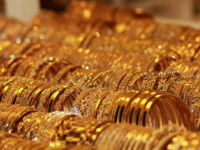 ارتفاع سعر الذهب: صعدت أسعار الذهب بما يصل إلى اثنين بالمئة متجاوزة مستوى 1600 دولار للأوقية للمرة الأولى في نحو سبع سنوات، مع مسارعة المستثمرين للاحتماء بالمعدن الملاذ الآمن بعد أن أطلقت إيران صواريخ على قاعدة جوية عراقية تستضيف قوات أميركية.