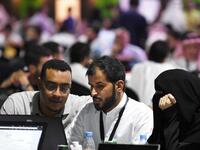 اعتمدت وزارة الشؤون الإسلامية خطة تطوير الهاتف المجاني بالأمانة العامة للتوعية الإسلامية، حيث اشتملت الخطة على زيادة الخطوط الهاتفية بالعزيزية إلى 45 خطًا بثمان لغات مختلفة (عربي، إنجليزي، فرنسي، تركي، أوردو، هوسا، بنجابي، إندونيسي).