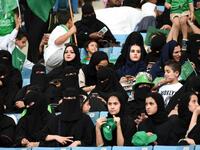 السماح للنساء بحضور المباريات داخل الملاعب الرياضية: بدأت الملاعب الرياضية السعودية تفعيل قرار يسمح للنساء بالدخول إليها لمشاهدة مباريات كرة القدم، وذلك عقب قرار صدر في 30 أكتوبر الماضي بهذا الشأن.