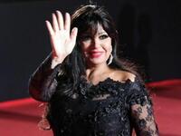 فيفي عبده: كشفت أنها تعرضت للتحرش أثناء تصوير أحد مشاهد فيلم "امرأة واحدة لا تكفي"، وقالت: "تعرضت للتحرش من ممثل كان يؤدي دور أحد رجال المطافي في مشهد حريق البيت والذي كان يحملها وتحسس جسدي"، وتابعت: "اديته قلم عشان أفكره إن أنا فيفي عبده".