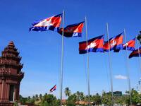 كمبوديا: تعددت أسماء هذه الدولة، فقد كانت في البداية تُسمى مملكة كمبدويا، ثم تغيَّر إلى جمهورية الخمير، ثم إلى كمبوتشيا الديمقراطية، ثم كمبوتشيا الشعبية، حتى أصبحت بالنهاية تُسمى كبموديا وذلك بعد أن استعاد النظام الملكي الحكم في عام 1993م.