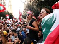 في ثورة لبنان ينتفض: ظهر الحريري ليمهل حكومته 72 ساعة لإيجاد حلول للخروج من هذه الأزمة، وقدم بعد نهاية المهلة ورقة شملت حزمة إصلاحات لم ترض الشارع اللبناني الذي أصر على مطالبه.
