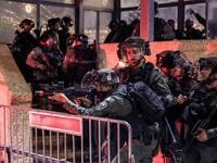 Israeli Police Beat, Arrest Palestinian Protesters in Jerusalem