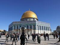 Palestinian Protesters Confront Israeli Police During Ramadan