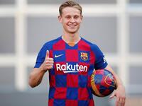 لاعب الوسط الهولندي فرينكي دي يونغ: من أياكس إلى برشلونة مقابل 75 مليون يورو