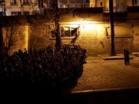 People look at the fire engulfing the Notre-Dame Cathedral in central Paris from the quai de la Tournelle on the banks of the Seine river on April 15, 2019. Geoffroy VAN DER HASSELT / AFP