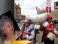 Royal super fans John Loughery (L) and Anne Daley stand near Windsor Castle, west of London on May 6, 2019, with baby-themed items as they wait for news of the imminent birth of the child of Britain's Prince Harry and Meghan, Duke and Duchess of Sussex.  ADRIAN DENNIS / AFP