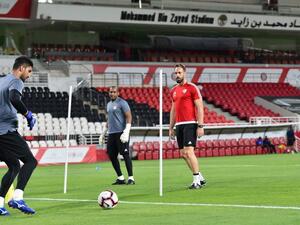 Al Jazira's goalkeeping coach, Manuel Almunia training his players (Photo: Supplied)