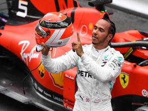 هاميلتون يفوز ويهدي انتصاره للاودا