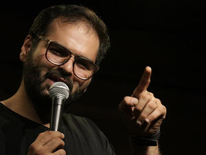 Kunal Kamra taking the stage at the Raj Mahal Theatre in Bollywood Parks Dubai