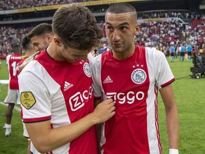 حكيم زياش (يمين)