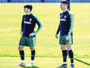 صورة أرشيفية لرونالدو وفيليكس خلال تدريبات منتخب البرتغال