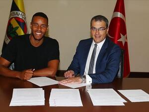 29-year old defender signs 3-year contract with additional one-year extension option with Turkish club (Photo: AA)