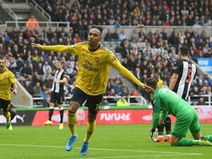 أوباميانغ يقود آرسنال للفوز