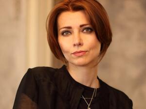 الروائية التركية إليف شفق مرشحة للجائزة عن آخر أعمالها الأدبية.