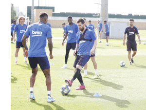 ميسي خلال التدريبات