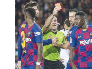 لاهوز يشهر البطاقة الحمراء في وجه ديمبيلي