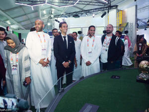 صورة التقطت أمس لألفارو أربيلوا لاعب ريال مدريد والمنتخب الإسباني السابق خلال افتتاح المتجر في مدينة الرياض الذي يأتي ضمن فعاليات موسم الرياض تصوير: سعد الدوسري