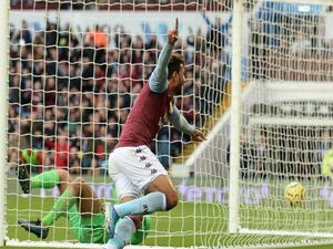 تريزيغيه يحتفل بهدفه