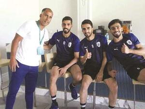 (From left) Former Al Sadd midfielder Felipe Jorge poses with current players Hassan al-Haydos, Ali Assadalla and Tarek Salman during a training session. (Twitter/AlsaddSC)