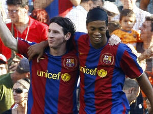 صورة أرشيفية لرونالدينيو وميسي