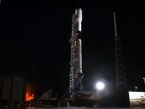 SpaceX launches 60 internet satellites