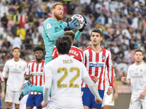 صورة التقطت أمس الأول لأوبلاك أثناء تصديه لإحدى الفرص الخطيرة