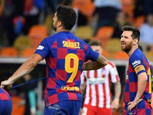 لويس سواريز (يسار)