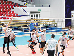 Kuwait Club’s volleyball team continuing with their preparations for the championship. Photo: Arab Times