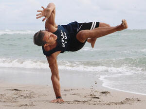 The program combines ground-based movement with elements from various bodyweight-training disciplines to create a fun and challenging workout. (Social media)