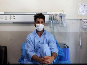 Photo: Hossein Nouri in Masih Daneshvari Hospital/Borna News Agency