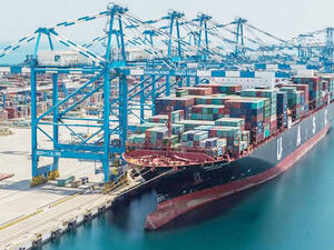 Abu Dhabi Non-Oil Foreign Trade Plummets by 7.3 Percent