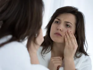 يمكنكِ أيضاً اعتماد خلطة اللبن والخيار والباكينغ باودر لترطيب البشرة أثناء الصيام