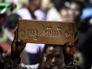 Talks between Sudan's ruling military council and protesters are set to resume, army rulers announced, as Islamic movements rallied for the inclusion of sharia in the country's roadmap. (Mohamed el-Shahed / AFP)