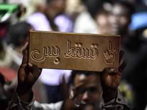 Talks between Sudan's ruling military council and protesters are set to resume, army rulers announced, as Islamic movements rallied for the inclusion of sharia in the country's roadmap. (Mohamed el-Shahed / AFP)