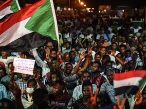 Sudanese protesters wave flags and flash victory signs as they gather for a sit-in outside the military headquarters in Khartoum on May 19, 2019. (AFP/ File Photo)