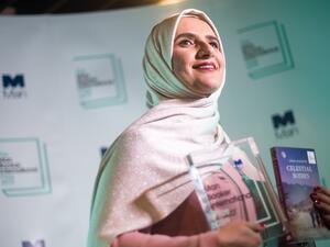 الروائية العمانية جوخة الحارثي في حفل مان بوكر.