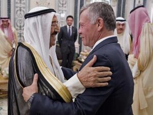 Jordanian King Abdullah II and Kuwait's Emir Sheikh Sabah at the Mecca summit. (AFP)