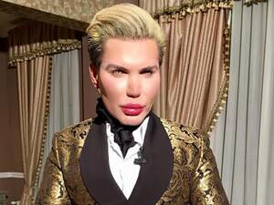 الدمية البشرية كين