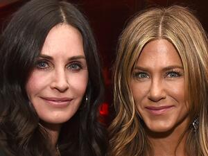 جينيفر أنيستون وكورتني كوكس