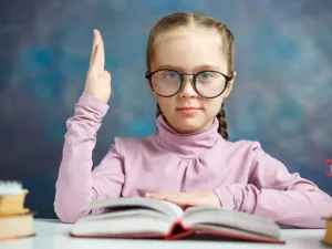 للغة هي مفتاح الذكاء لأننا يمكننا أن نخلق تصوراتنا عبر اللغة وتتيح لنا التفكير